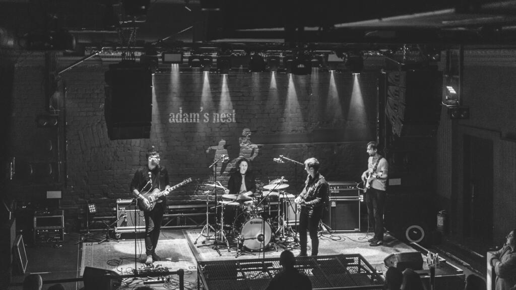 Adam’s Nest înseamnă Răzvan Nicolae Rusu (voce & chitară), Vlad Alui Gheorghe (chitară & voce), Răzvan Moroșanu (bass), Andrei Hâncu (tobe).