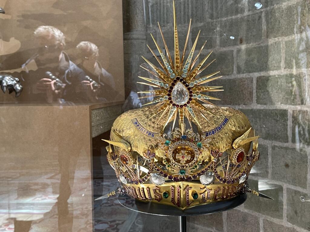 Peça do "tesouro" de Saint-Michel, exposta na mostra "A Morada do Arcanjo", que celebra os mil anos da igreja da abadia.
