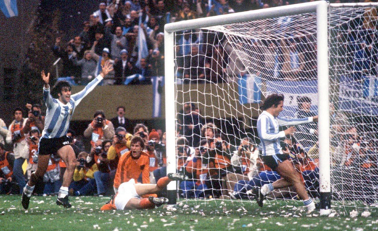 Kempes festejando uno de los goles contra Holanda en la final de la Copa Mundial 1978.