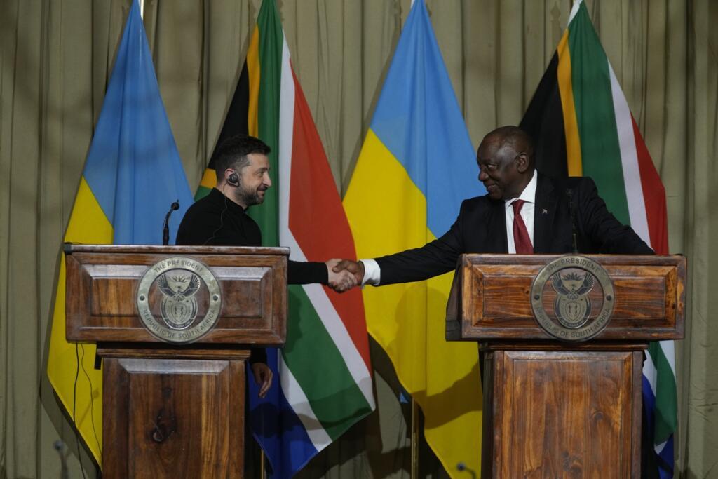 Presidents Volodymyr Zelensky and Ciryl Ramaphosa, on 24 Avril 2025 in Pretoria, South Africa.