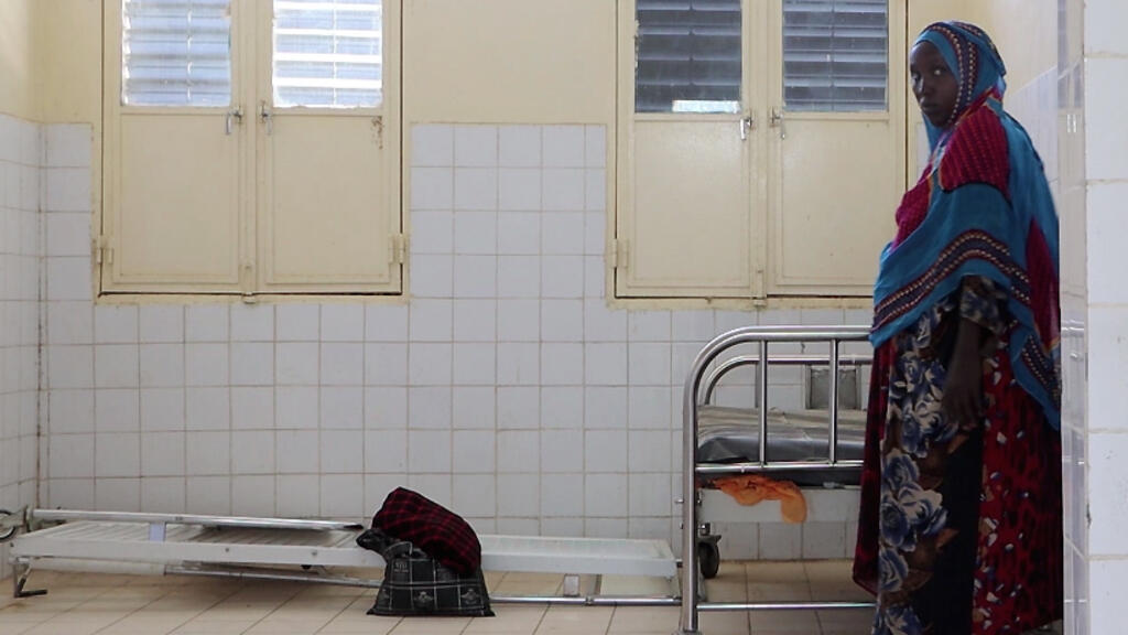 Une mère en train d'accoucher à l'hôpital de Mao, dans la province de Kanem au Tchad, janvier 2020.