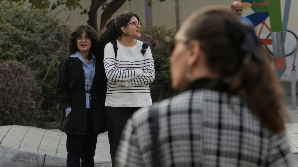 Iran: les députés signent une lettre exigeant le respect du port du voile obligatoire