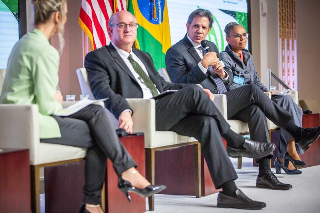 Ministros Marina Silva e Fernando Haddad participaram de evento na Bolsa de Valores de Nova York, onde anunciaram o lançamento de "títulos verdes" da dívida brasileira. (18/09/2023)