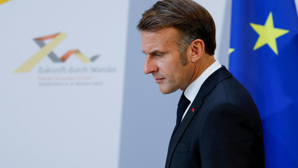 Crise politique en France: les macronistes tournent le dos au président, les Républicains ménagent l'avenir