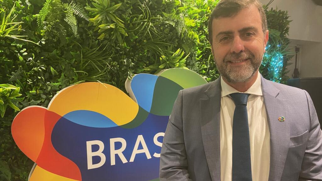 Marcelo Freixo, presidente da Embratur, participou da inauguração da Galeria Visit Brasil em Paris em 6 de outubro de 2023. No evento, o embaixador do Brasil na França, Ricardo Tavares, e Freixo, discutiram as estratégias do país para desenvolver um turismo mais sustentável e inclusivo.
