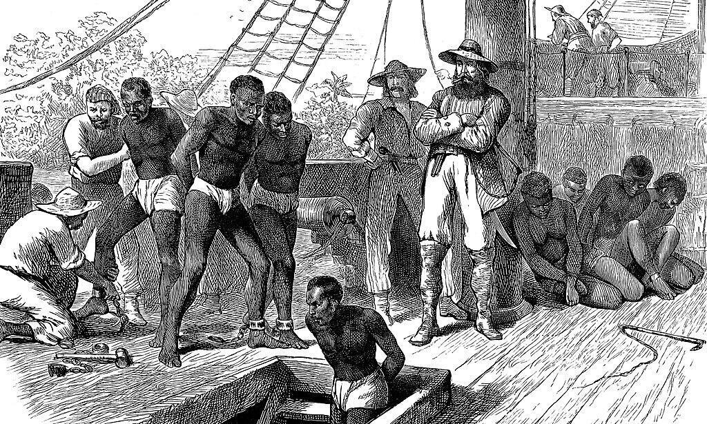 Gravure montrant l’embarquement des esclaves dans les navires négriers européens.