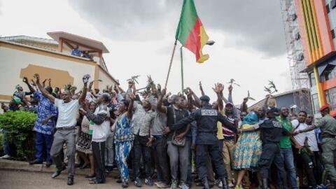 Hundreds of supporters waiting to greet Cameroonian opposition leader Maurice Kamto in Yaounde on 5 october, 2019, the day of his release from prison. 