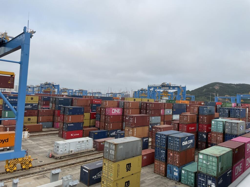 Le terminal automatisé du port de Qingdao peut traiter 6 millions de conteneurs.