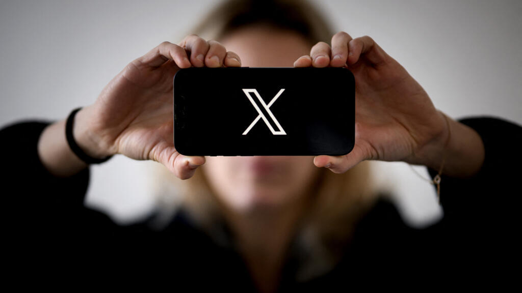 Le réseau social X introduit de nouveaux outils IA et fait fuir ses utilisateurs japonais