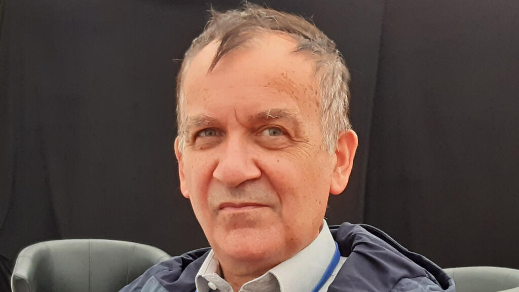 Philippe Brillet, médecin-géographe, épidémiologiste et infectiologue, professeur des Universités.