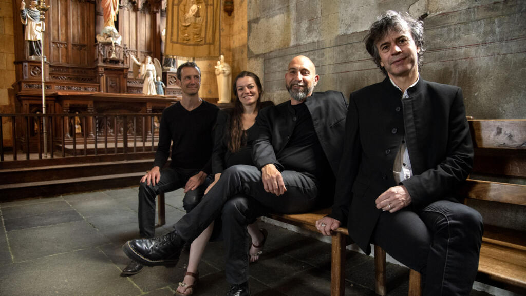 Denez Prigent et musiciens.