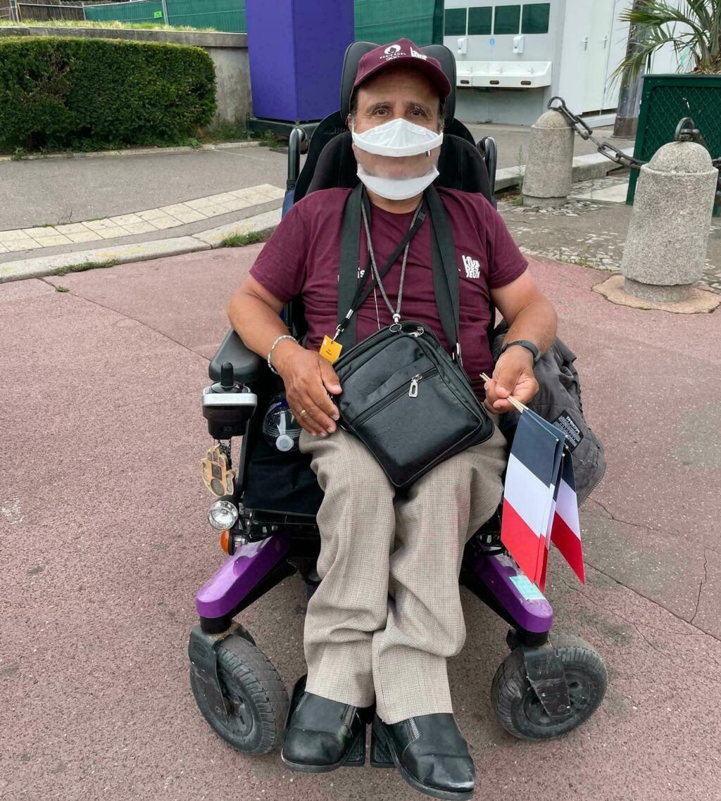 Alain é recepcionista do espaço de torcedores na frente da Torre Eiffel. (04/08/2021)