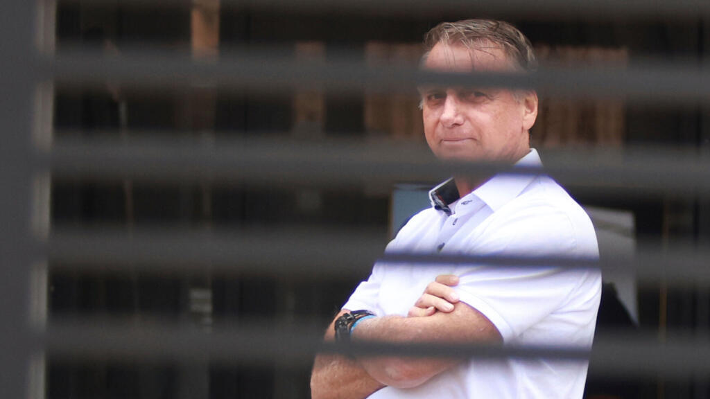 Brésil: Jair Bolsonaro placé en détention provisoire, pour empêcher un risque de «fuite»