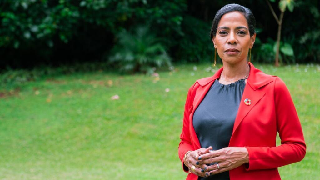 Letícia Carvalho é oceanógrafa e diplomata internacional. Antes de ser eleita secretária-executiva da ISA, ela ocupou a chefia da divisão marinha e de água doce do Programa Ambiental das Nações Unidas (Pnuma).