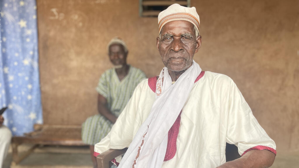 «Le griot œuvre à parvenir à une paix entre les habitants, il protège notre village», explique Fanny Adama, octogénaire et chef du village de N’goloblasso, en Côte d'Ivoire.