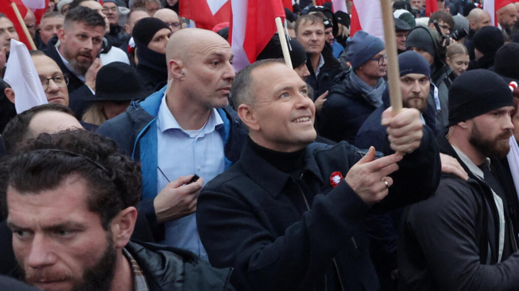 Pologne: le président Nawrocki au milieu des ultra nationalistes pour la fête nationale