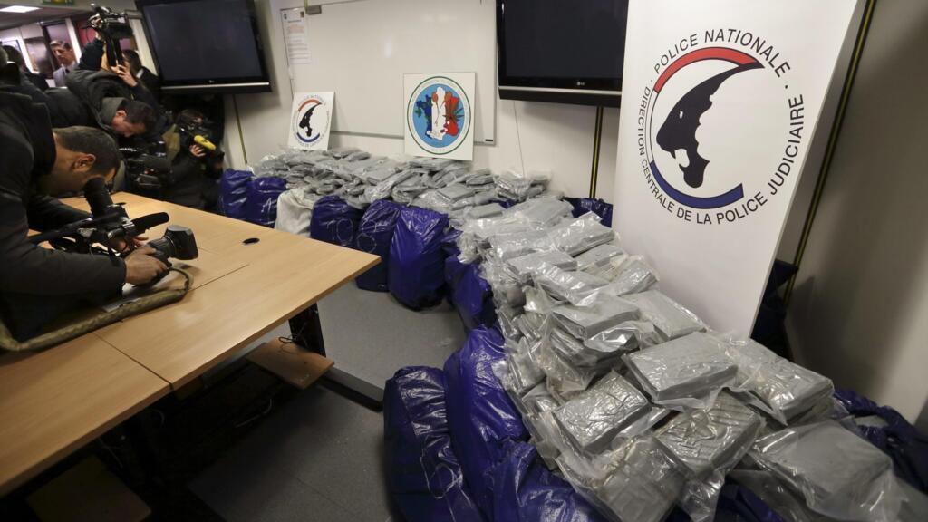 (Illustration)  1,4 tonne de cocaïne appréhendée par la police dans le port du Havre et présentée à la presse, février 2014.