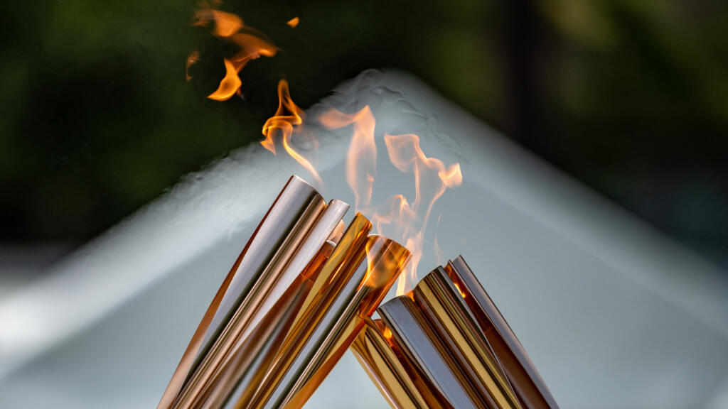 A chama olímpica será acesa no dia 16 de abril de 2024 em Olympia, na Grécia, antes de chegar a Marselha em 8 de maio, anunciaram os organizadores dos JO Paris 2024, na sexta-feira 23 de junho de 2023.