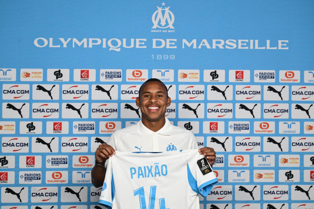 Para esta temporada, o Marselha fechou com o atacante brasileiro Igor Paixão, que estava no Feyenoord. Ele chega como a contratação mais cara da história do clube, custando 30 milhões de euros.