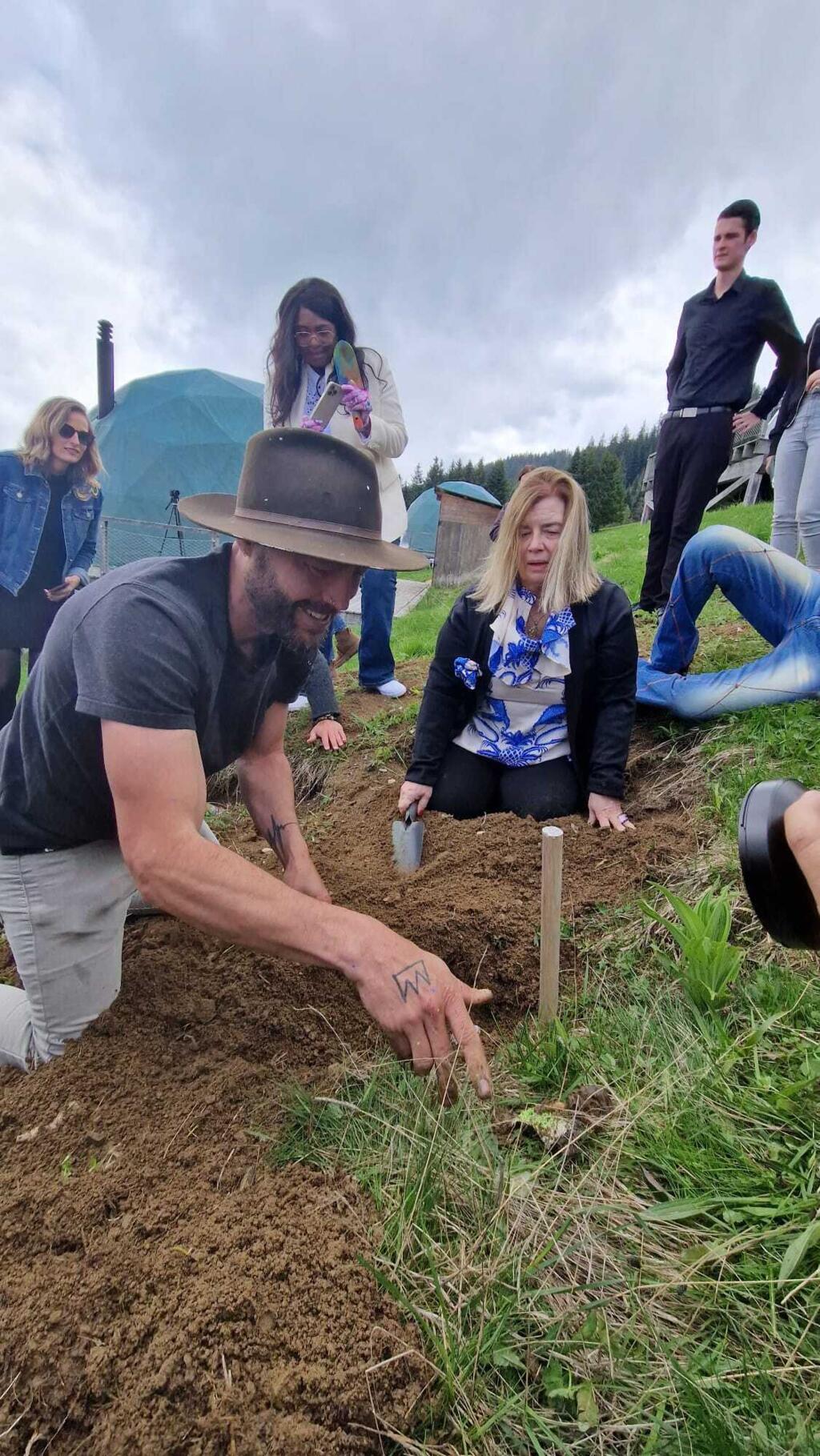 Christina com o artista Blake Jamieson, parceiro de trabalho.