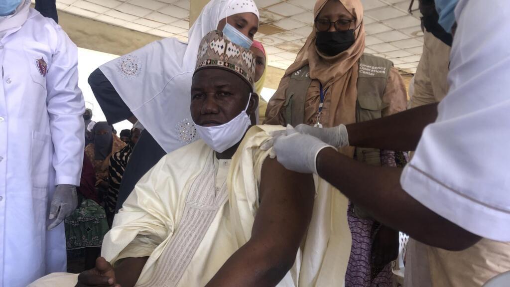 Vaccination des aspirants au pélerinage de la Mecque, le 31 mai 2021, à Kano, dans le nord du Nigeria.