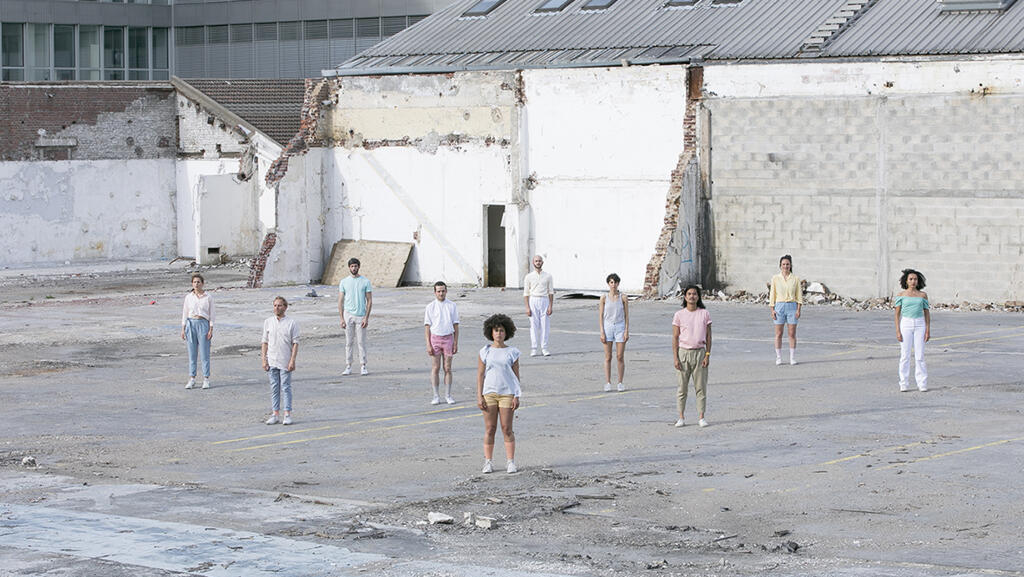 Statu, une installation performative et vivante conçue par Suzanne.