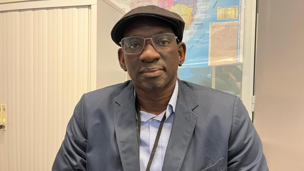 O vice-presidente da Aliança dos Ecologistas do Senegal (ADES), Serigne Ababacar Cissé Ba, durante visita à RFI.
