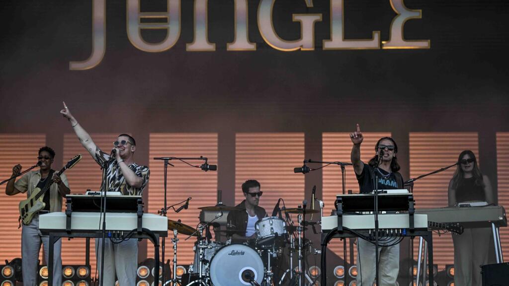 O grupo britânico Jungle durante show no Alive Festival, em Oeiras, Portugal, em 6 de julho de 2022.