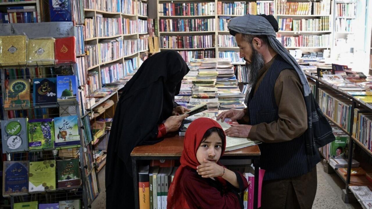 Afghanistan: les coupures d'Internet réduisent encore les perspectives d'avenir des femmes