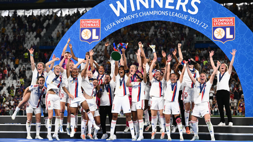 Les joueuses de l'équipe de football féminin de l'Olympique Lyonnais, gagnantes de la Ligue des Championnes en mai 2022.