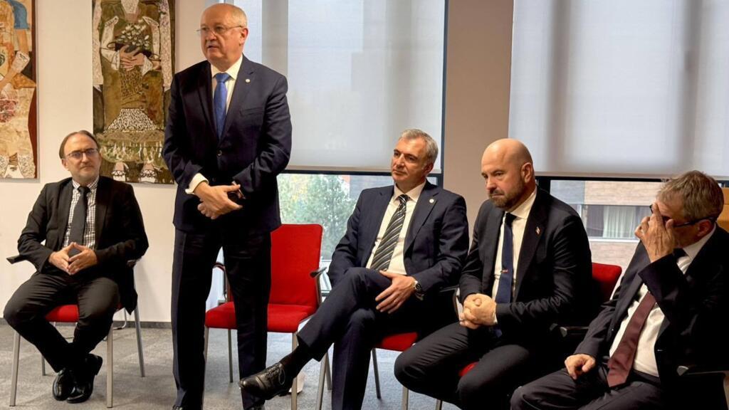 Noul prim-ministru moldovean Alexandru Munteanu a făcut joi o primă vizită externă, alegând ca destinație Bucureștiul.