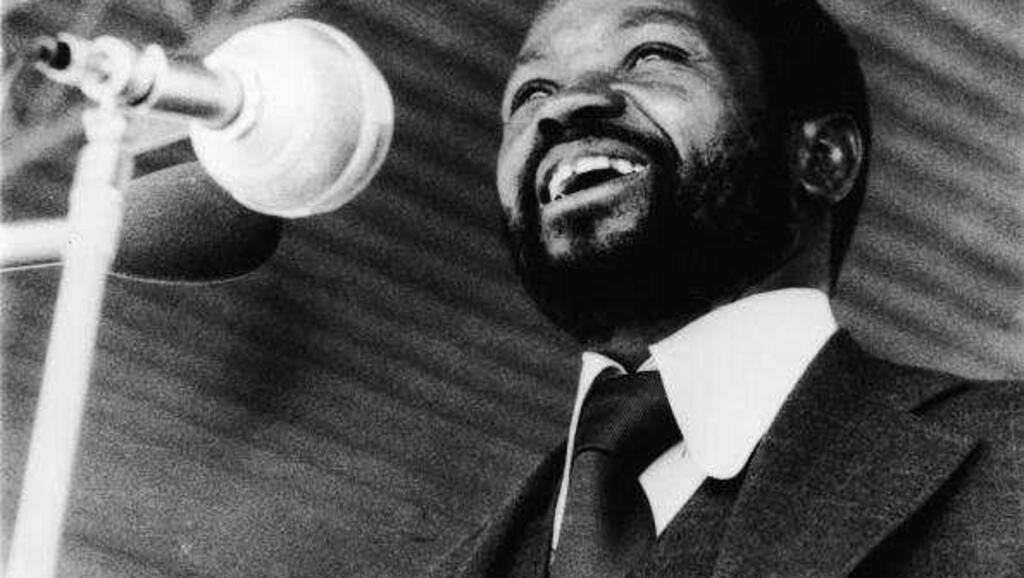 Samora Machel, premier président du Mozambique, est mort le 19 octobre 1986 dans un acccident d'avion, dont les circonstances restent controversées.