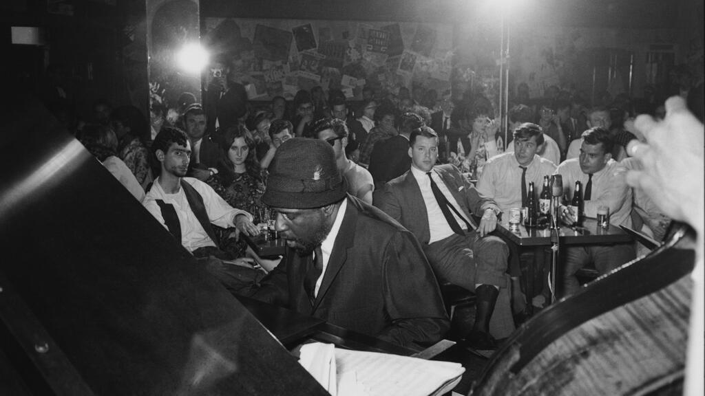 Le pianiste Thelonious Monk au Five Sport Jazz Club, New York, le 22 novembre 1963.