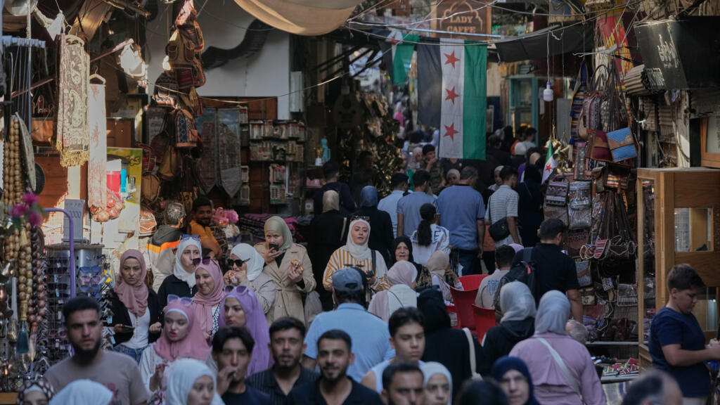 Syrie: la province de Lattaquié interdit le port du maquillage pour les fonctionnaires au travail