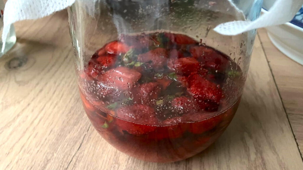 Koso de fraises - sirop maison avec du poivre de Sichuan.