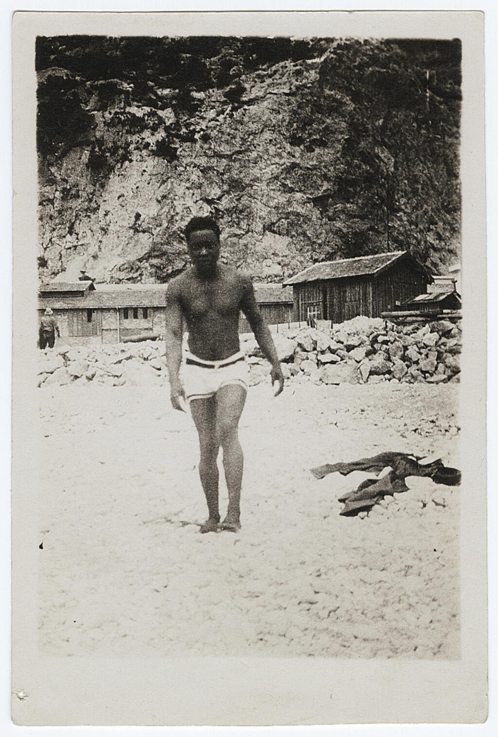 Photographie de Claude McKay au port de l’Estaque, à Marseille, en 1929.