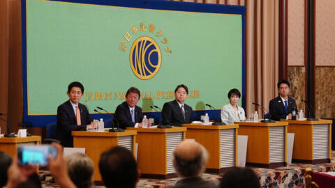 Les candidats à la direction du Parti libéral-démocrate (PLD) assistent au débat électoral au Club national de la presse japonaise à Tokyo, le mercredi 24 septembre 2025.