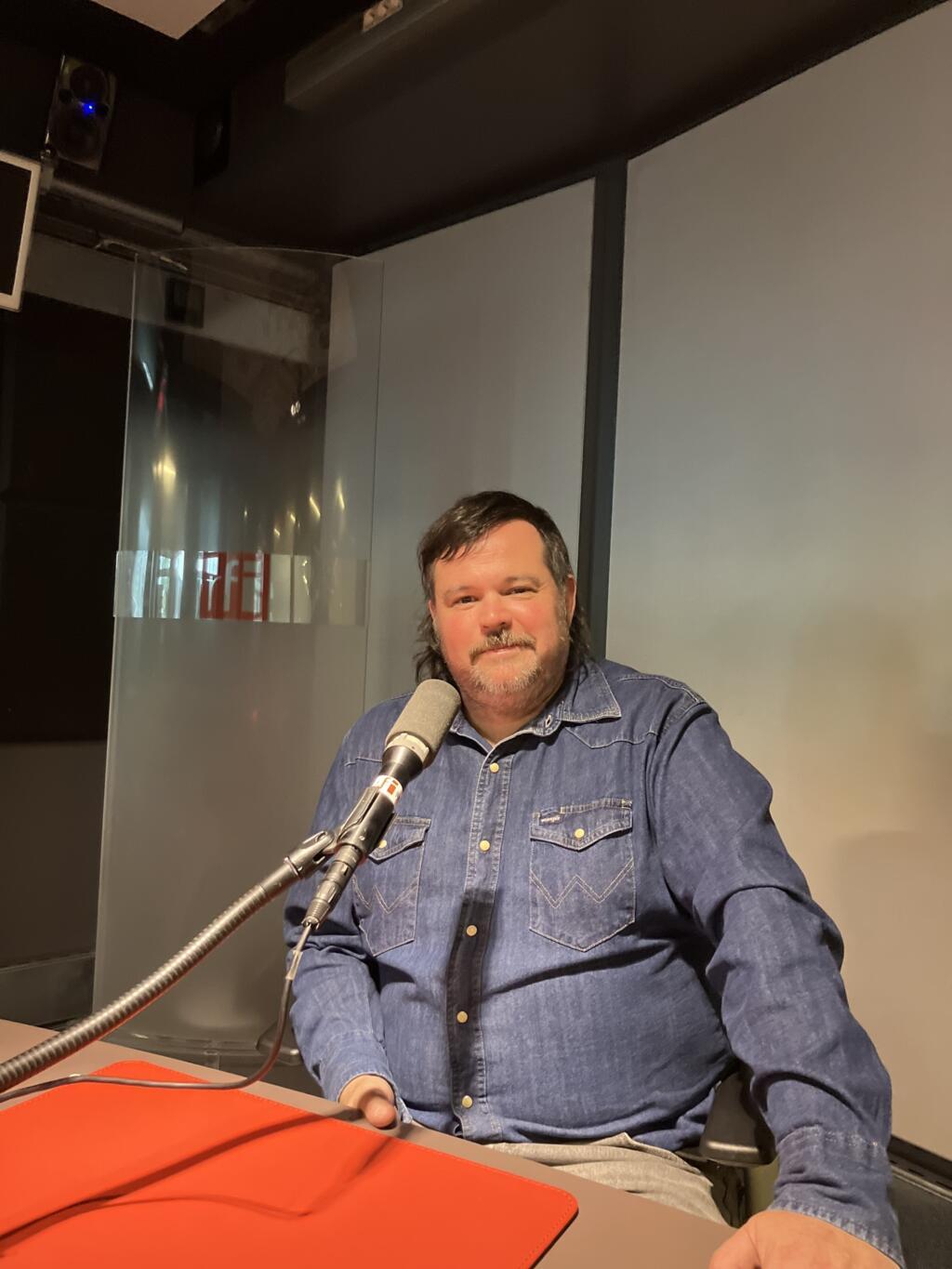 en studio à RFI (septembre 2024)