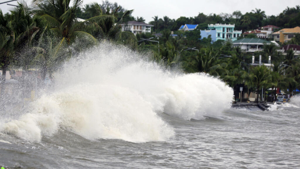 Philippines: des dizaines de milliers de personnes évacuées à l'approche de la tempête Fengshen