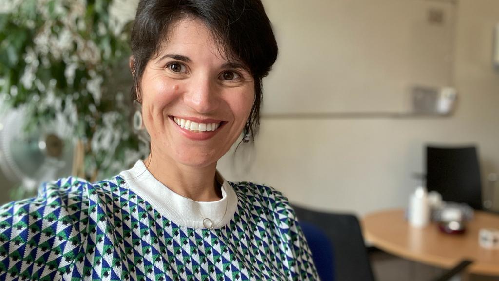 A psicóloga e psicoterapeuta Ariella Machado, que trabalha no Hospital Universitário de Genebra.