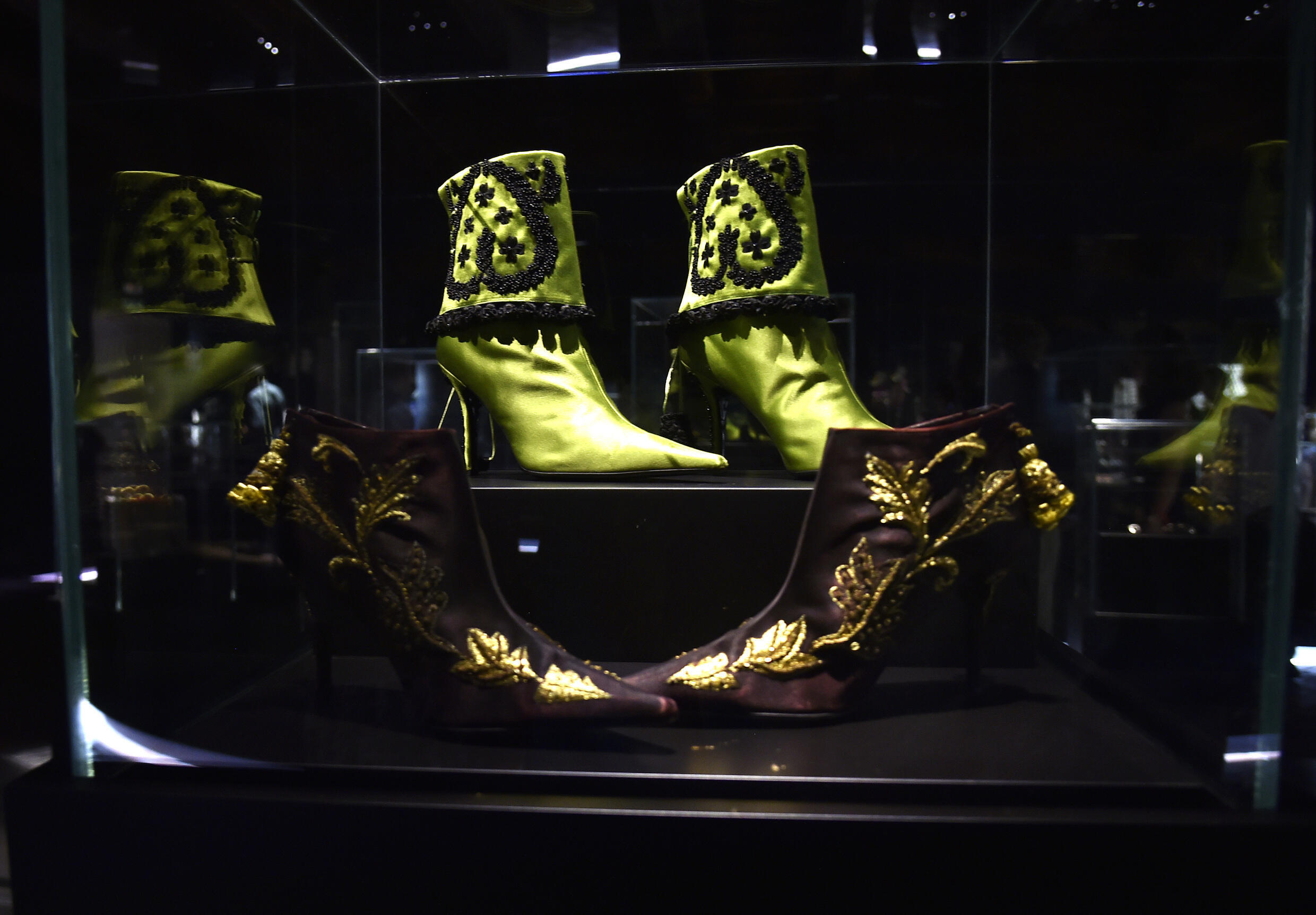 El nuevo Museo Victorio y Lucchino combina vestidos, telas, zapatos, joyas y otros complementos