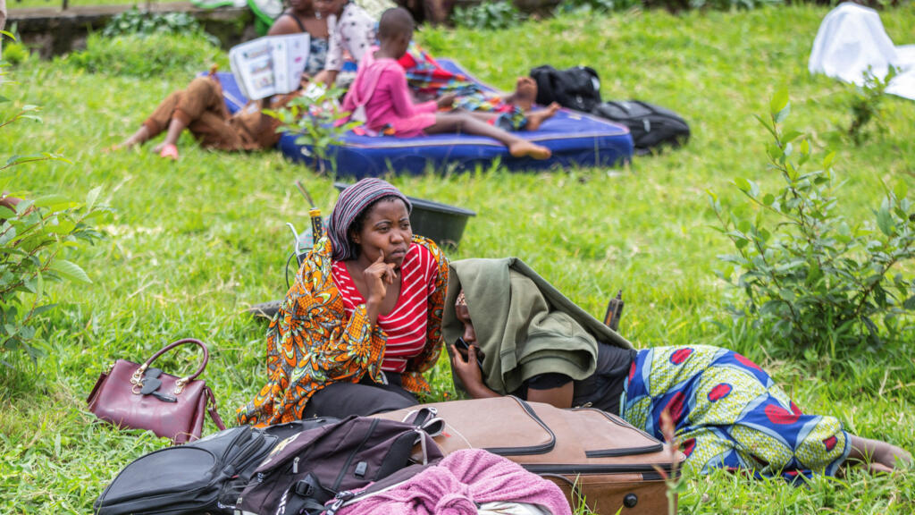 Des déplacés dans un camp à ciel ouvert après avoir fui leurs villages ravagés par les inondations, dans le district de Rubavu, le 3 mai 2023.