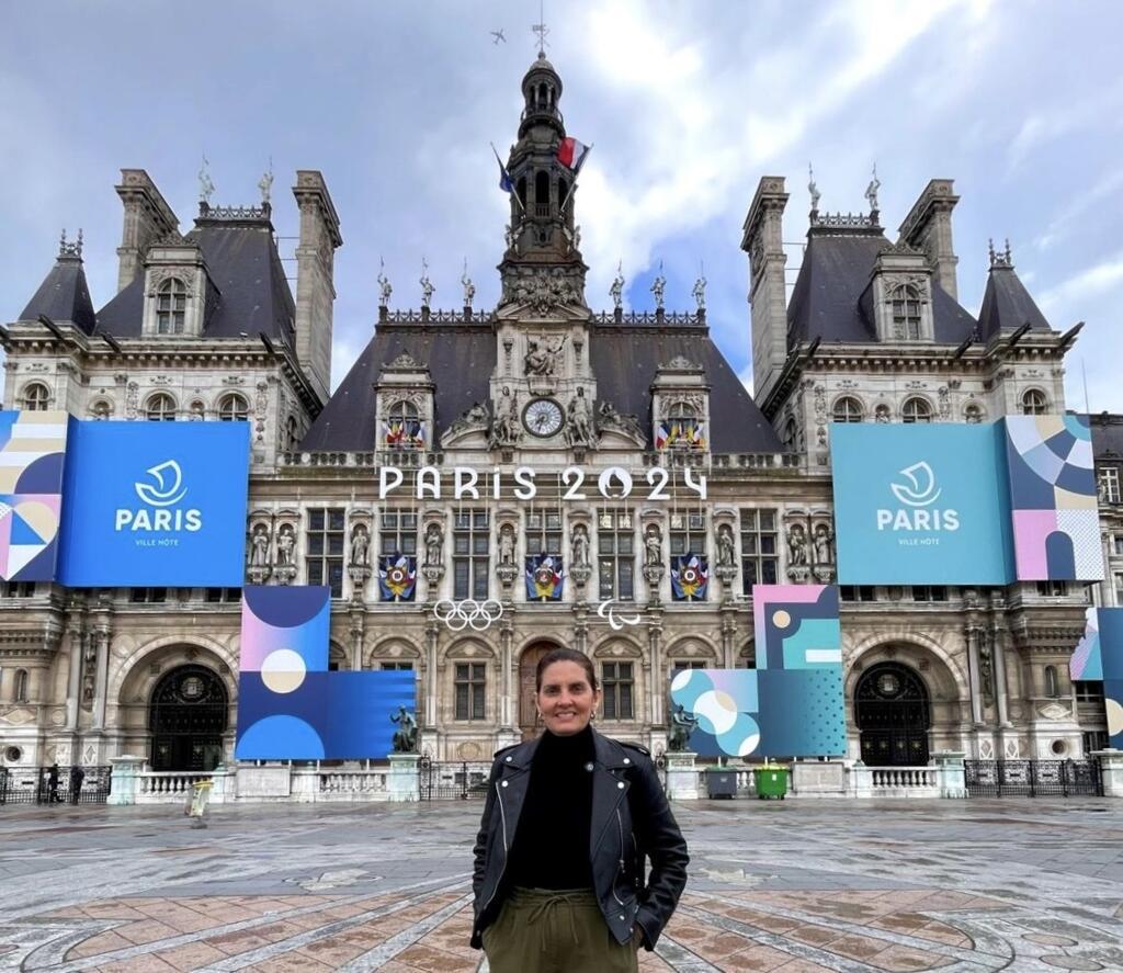 Guia turística Adriana Leal aposta que fluxo de turistas aumentará em Paris depois da cerimônia de abertura dos Jogos Olímpicos.