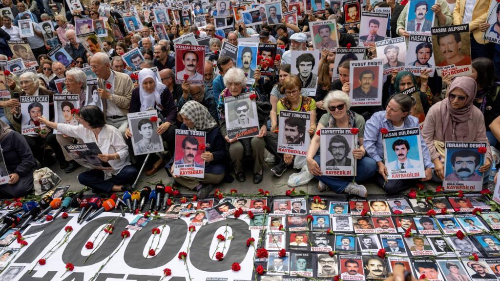 Turkish supporters and relatives take part in the 1000th weekly vigil of the Saturday Mothers group in Istanbul on 25 May, 2024.