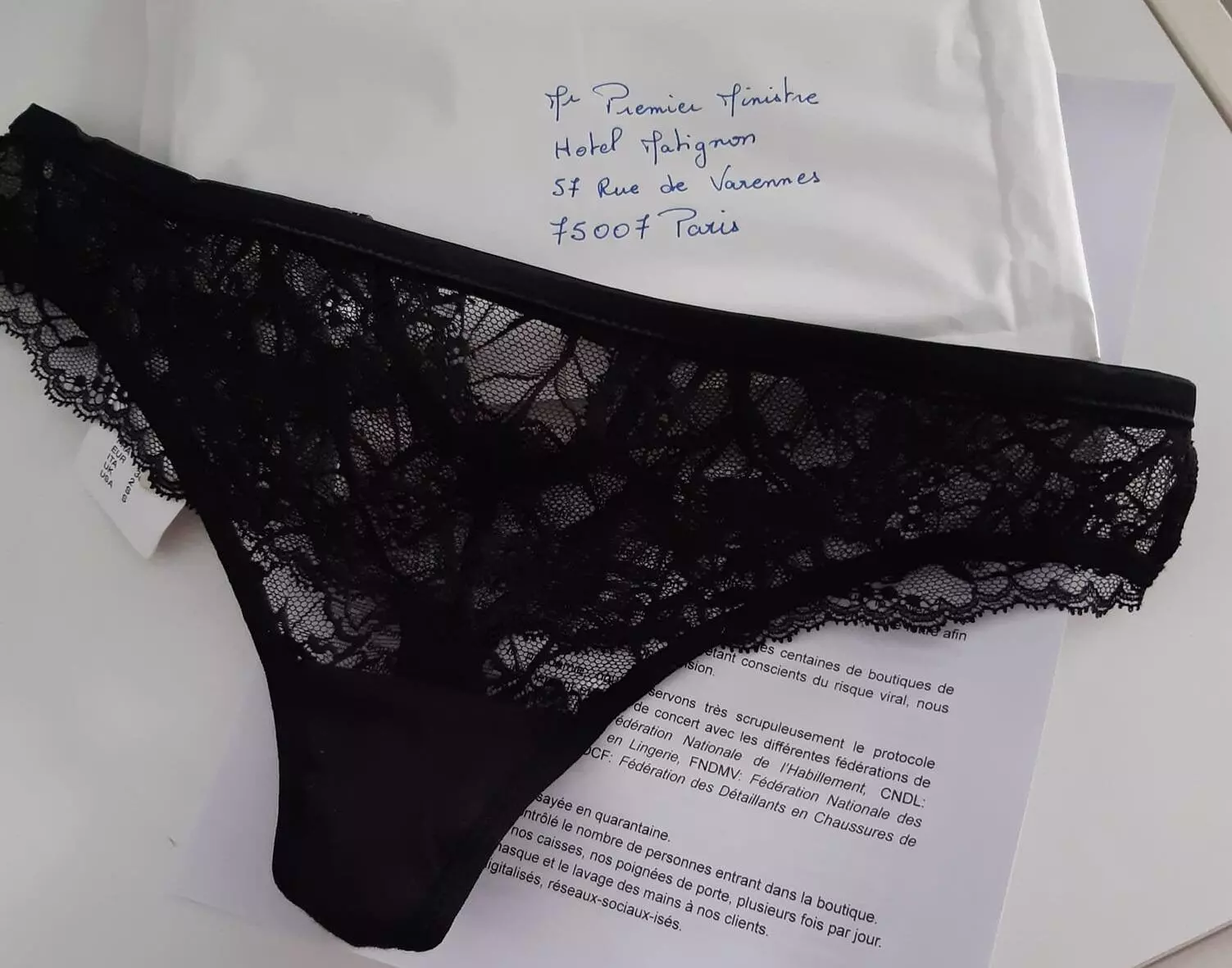 Bragas a punto de ser enviadas al primer ministro francés, Jean Castex.