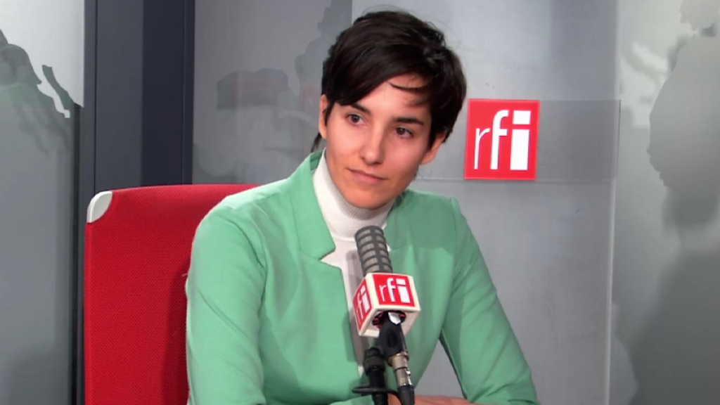 Gabrielle Siry, dans le studio de RFI, lundi 20 décembre 2021.