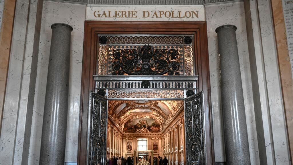 Тұтқындар туралы порно Анфиса Хрусталева жалаңаш