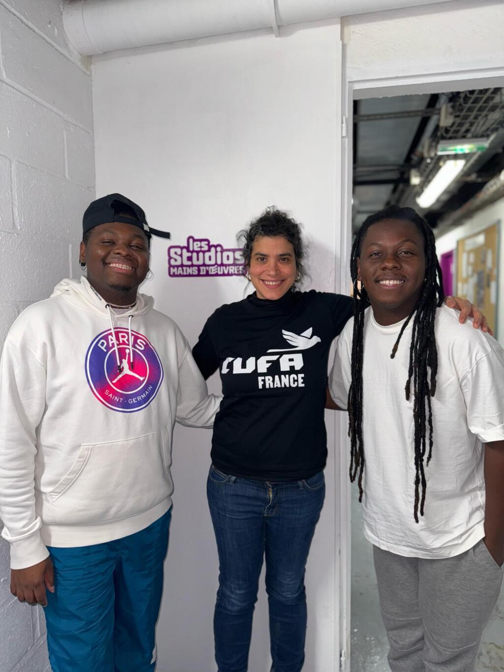 Os músicos Kayode e Fayomi e a diretora da CUFA, Karina Tavares