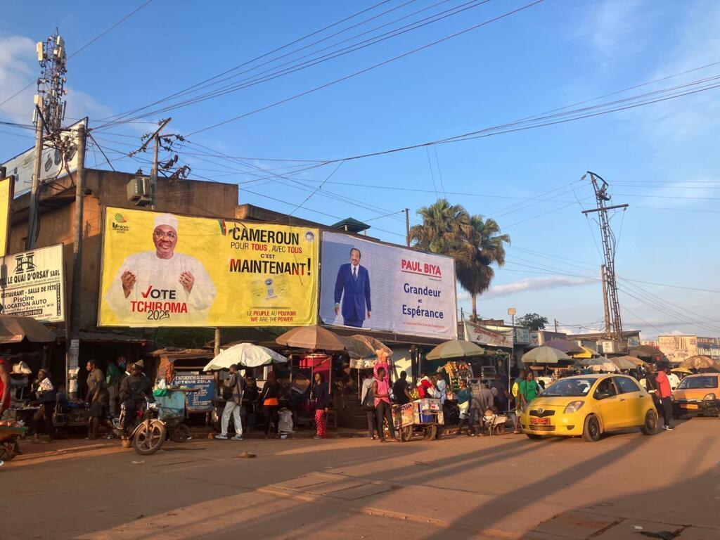 法广(RFI)存档图片 / 非洲 - 喀麦隆:2025年喀麦隆总统选举前首都雅温得(Yaoundé)街景。摄于2025年10月07日
RFI Image d'archive / Afrique - Cameroun : des affiches de candidats à la présidentielle camerounaise du 12 octobre 2025, à Yaoundé. Ici, une photo prise le 07 octobre 2025. (illustration)