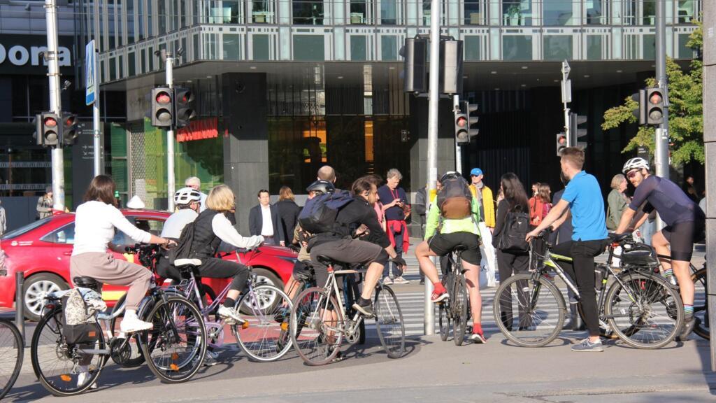La situation des jeunes sur le marché du travail reste précaire.
